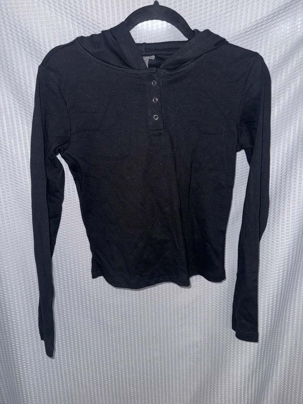 Eye Candy Long Sleeve Henley Hooded Top in Black